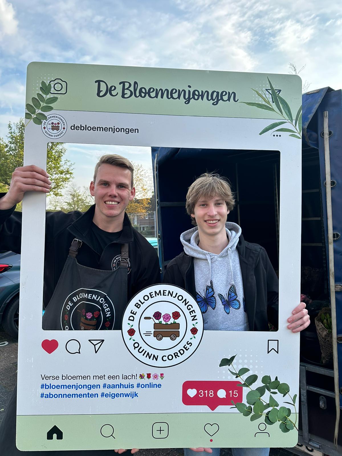 Quinn Cordes met indy als bloemenverkoper