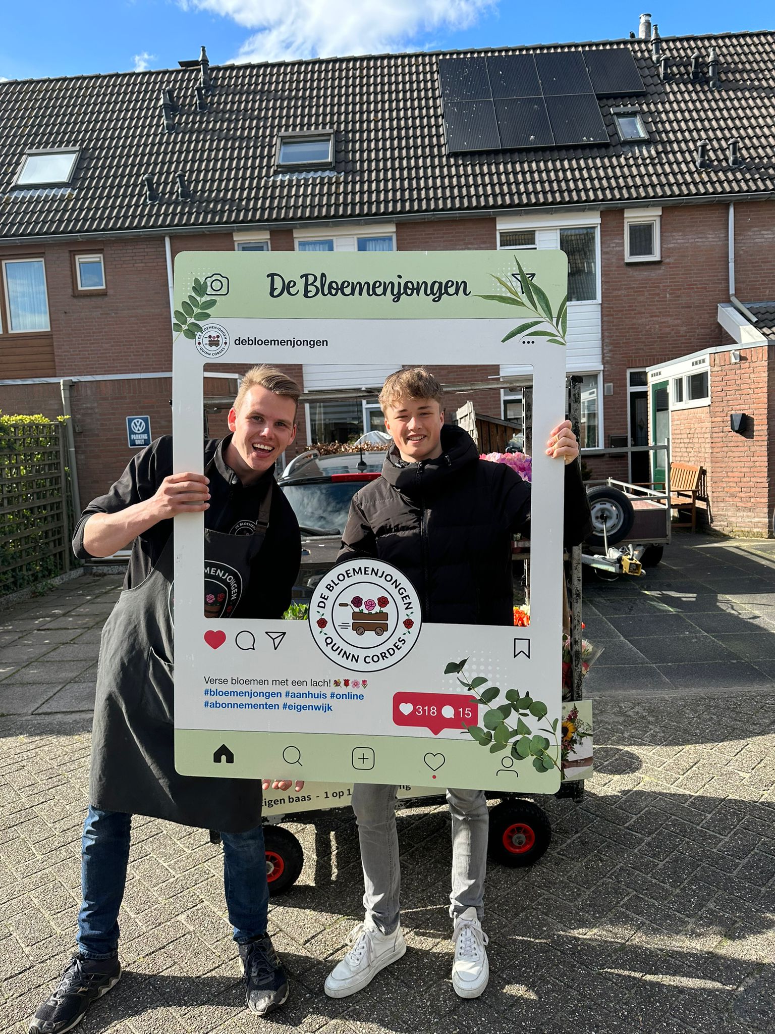 Quinn Cordes met taeke als bloemenverkoper